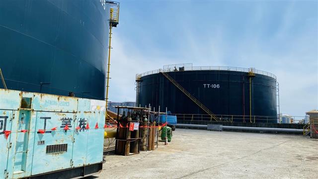 「中油公司台中港供油心油槽頂板汰換等設備整修工程」工程施情形