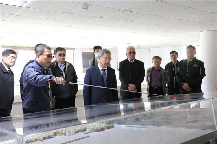 開啟彈跳視窗，連結到龔明鑫部長視察中油大林廠，聽取中油公司說明(jpg檔)