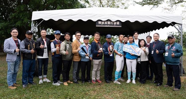 開啟彈跳視窗，連結到在經濟部產業技術司支持下，工研院開發科技棒球訓練系統，運用影像式棒球空間定位與分析技術，可記錄球速、球跡、軌跡及落點位置。(jpg檔)