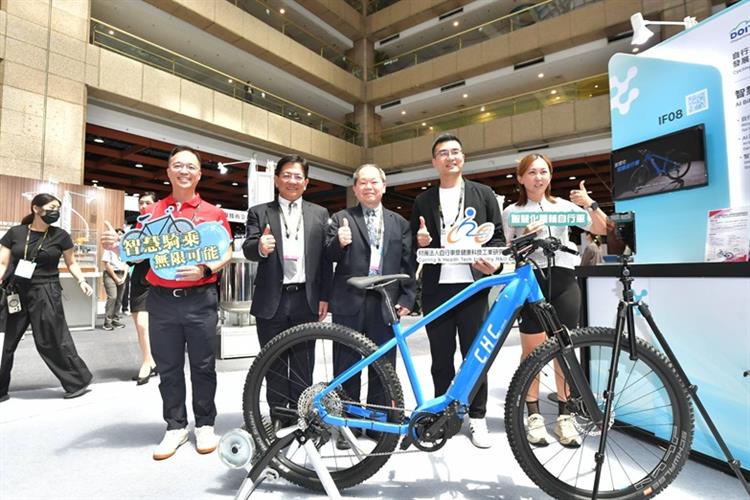 開啟彈跳視窗，連結到經濟部產業技術司支持自行車中心打造「智慧化電輔自行車」(jpg檔)
