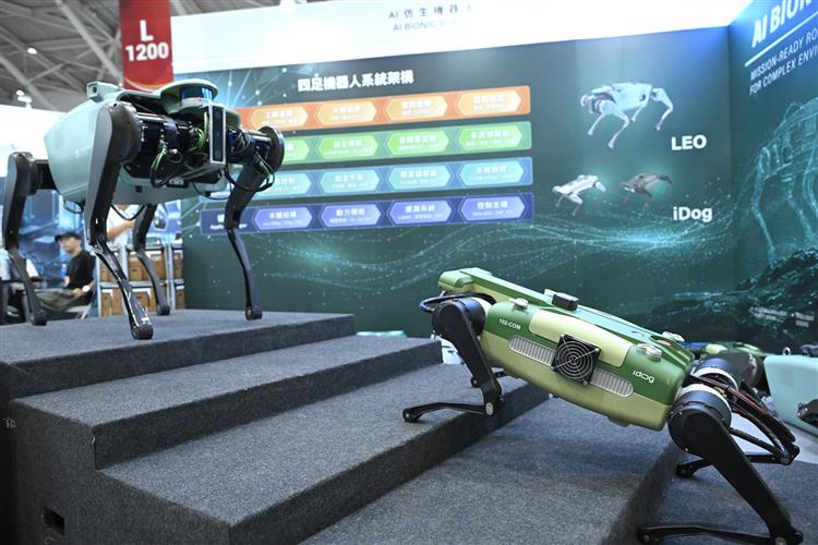 Open popup window for ITRI's Quadruped Robot R&D Platform integrates autonomous motion(jpg)