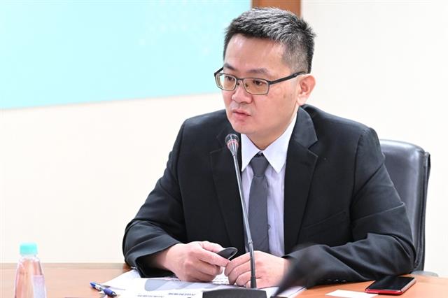 經濟部產業技術司科長何彥慶今日說明AI應用躍昇計畫補助機制與示範成效，說明如何協助產業降低導入門檻、推動全產線AI化