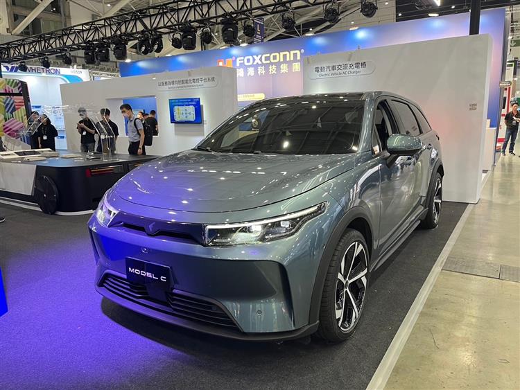 鴻華先進所開發的MODEL C ，取自「2024 臺北國際車用電子展」參展照片