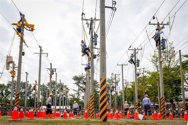 台電2025技能競賽今年湧入全台75個單位，共1,255名台電人同場較勁，在32類競賽項目中大展身手。