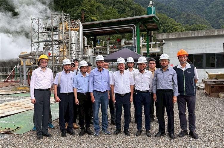 陳金德政務委員與經濟部賴建信次長共同參訪台電公司宜蘭仁澤地熱發電廠