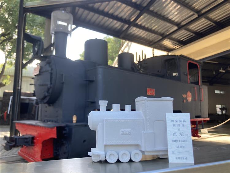 報名參與346重啟糖鐵深度雙人體驗活動者，可獲得煤灰再製成的造型盆器及紀念車票。