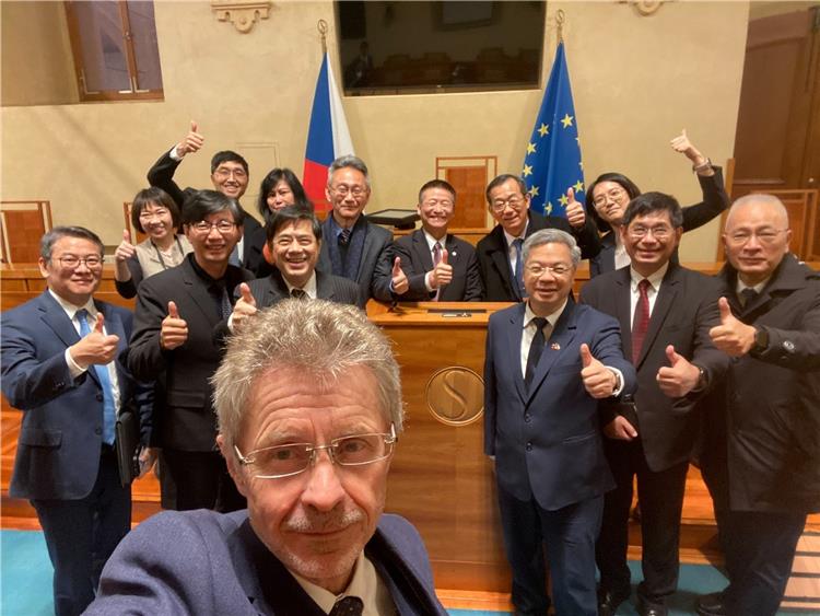 龔明鑫部長前往參議院拜會韋德齊(Miloš Vystrčil)、參議院首席副議長伊日·德拉霍斯 (Jiří Drahoš)