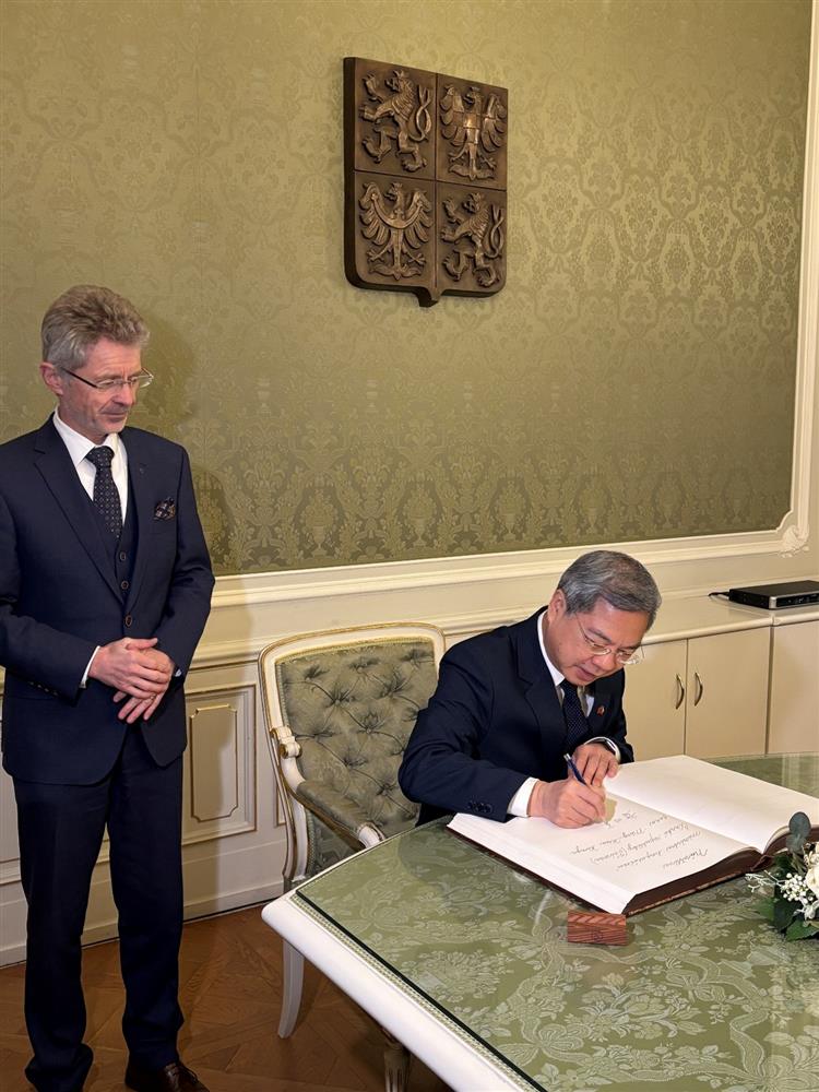 龔明鑫部長前往參議院拜會韋德齊(Miloš Vystrčil)、參議院首席副議長伊日·德拉霍斯 (Jiří Drahoš)