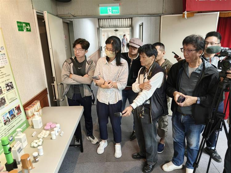 與會貴賓及媒體聽取捕碳技術運作原理、技術特色及未來應用方向等說明 