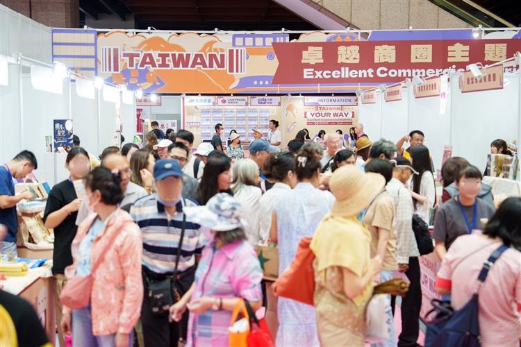 圖2商業署卓越商圈主題館人潮絡繹不絕，歡迎大家一起來逛展