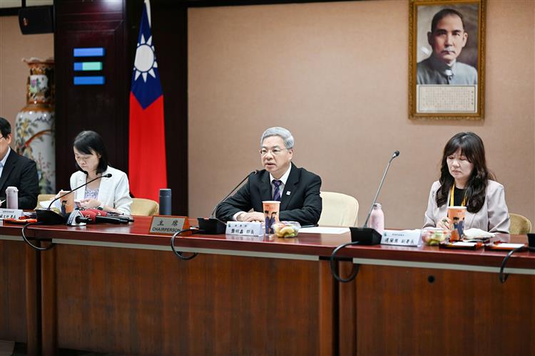 龔明鑫部長邀集國內食品業者共同至經濟部進行產業座談