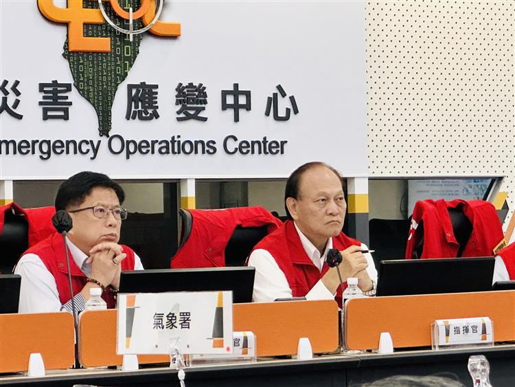 1.水災中央災應變中心指揮官行政院季政務委員連成召開第5次工作會議