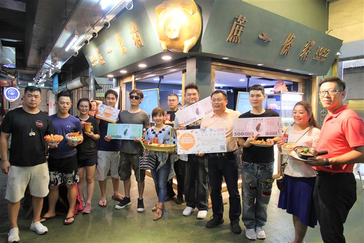 經濟部中部辦公室郭坤明主任7月21日至新竹東門市場開箱超值優惠套餐