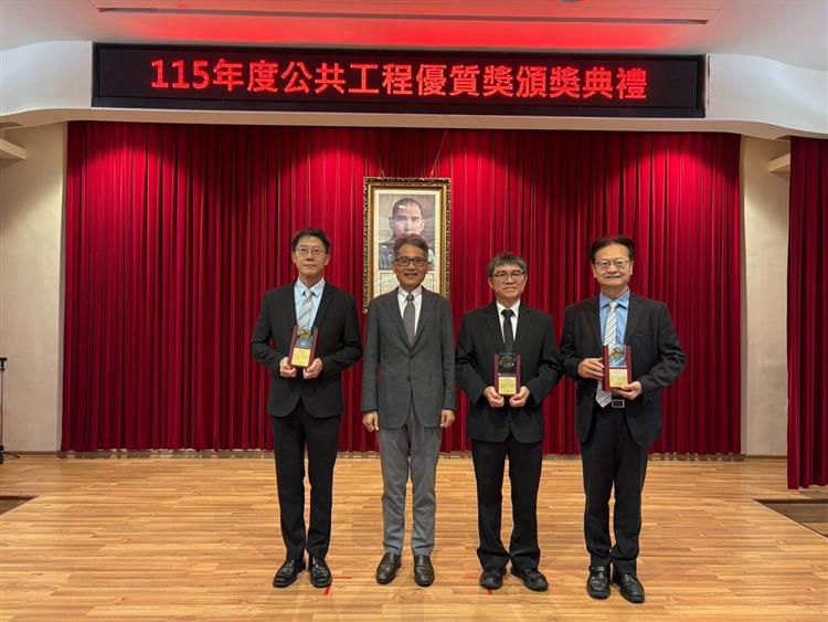 開啟彈跳視窗，連結到賴次長頒獎表揚台電公司「離岸風力發電加強電力網計畫(第一階段區塊開發)台中發電廠 345kV(中)開關場更新工程」工程團隊(jpg檔)