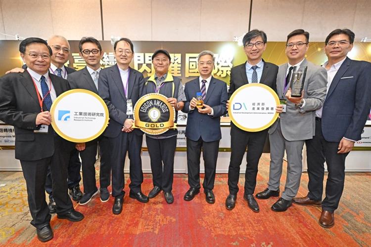 開啟彈跳視窗，連結到榮獲金獎的工研院「道路鋪面材料再生全循環應用」技術，成功將百萬噸廢棄瀝青點石成金，實現全循環再利用並大幅減碳(jpg檔)