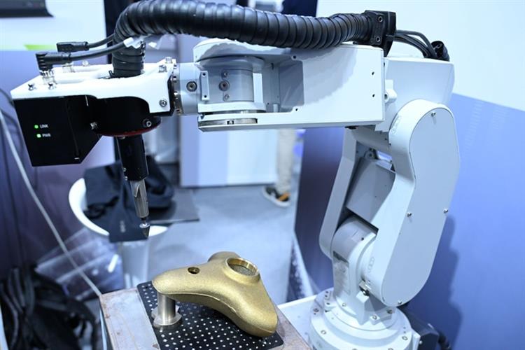 開啟彈跳視窗，連結到赫侖（Holon Robotics）打造經驗驅動型機器人作業系統HolonOS，整合AI、感測器與多品牌機械手臂(JPG檔)