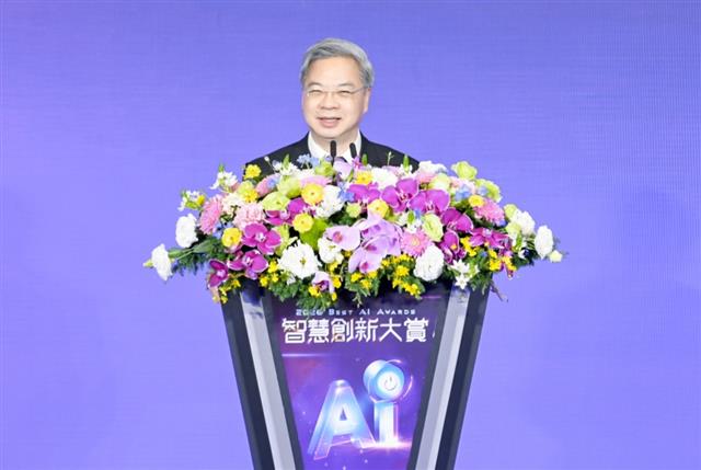Minister of Economic Affairs Kung Ming-Hsin delivering remarks at Best AI Awards ceremony.