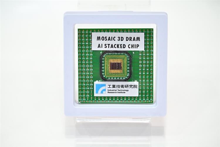 Open popup window for The MOSAIC design reduces power consumption by 90% and boosts data speed eightfold by shortening the transmission distance between chips.(jpg)