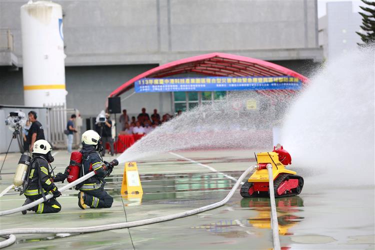 The Taichung Port Fire Brigade dispatches personnel and a firefighting robot for disaster response support.