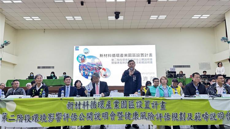 The Deputy Secretary-General of Kaohsiung City Government, Wang Chi-chuan, delivered a speech.