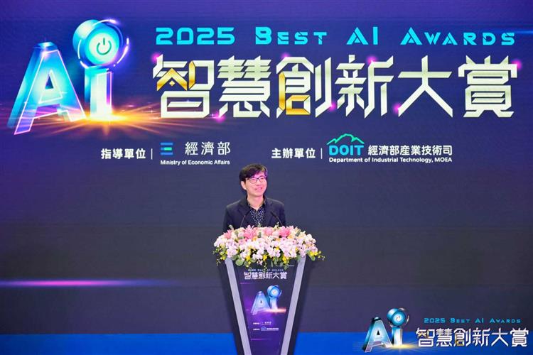 Director General Chiou Chyou-Huey of the Industrial Development Administration delivers opening remarks at the Best AI Awards