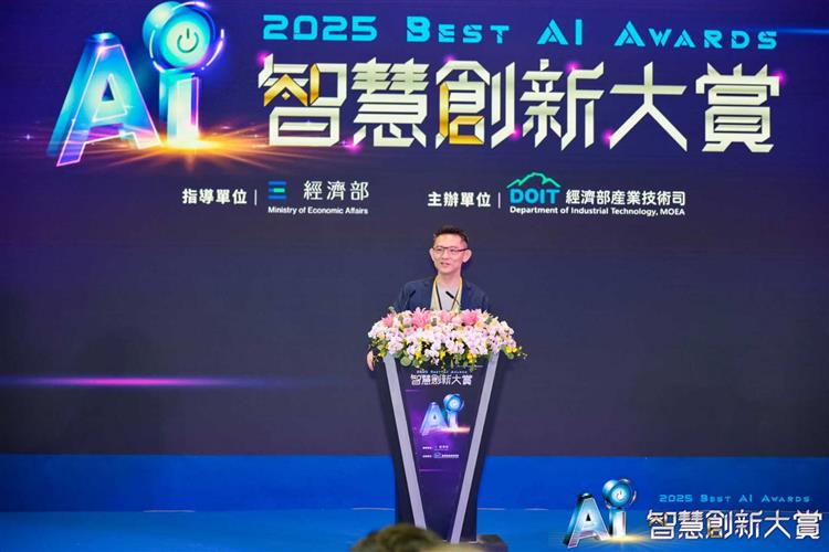 Director General Kuo Chao-Chung of the Department of Industrial Technology delivers opening remarks at the Best AI Awards.