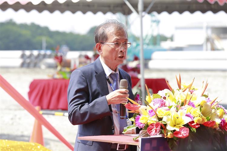 SPIL Vice Chairman Chang Yen-Chun presides over the groundbreaking ceremony for the new plant in Douliu.