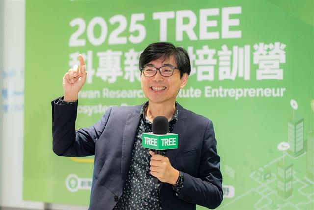 TREE Startup Camp為第五屆舉辦，經濟部技術司邱求慧司長說明今年進入嶄新階段，改變以往基礎式、學校型的課程模式，轉換為更具實戰性的培訓營