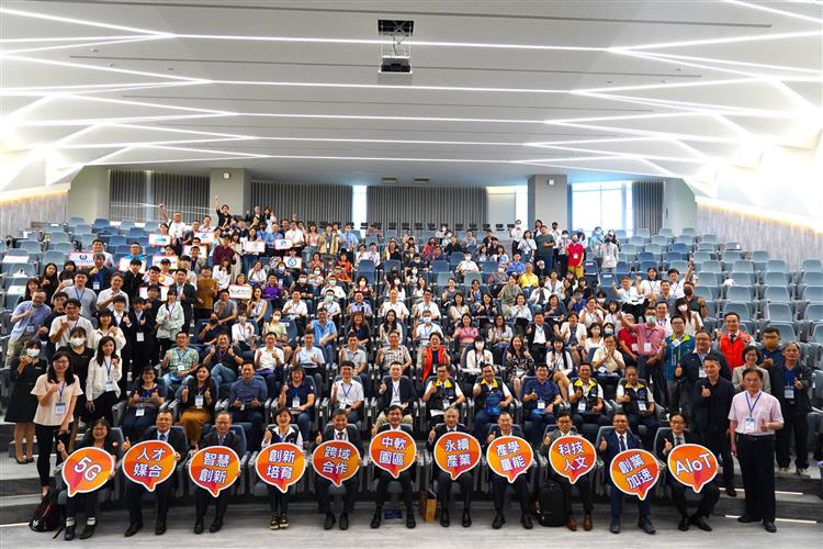 園管局中部園區數位轉型輔導團展成效 力促產業轉型升級(全體合影留念)