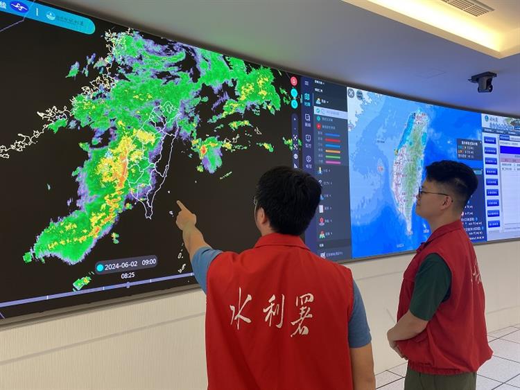 梅雨鋒面雲系持續移入台灣，經濟部應變小組提前開設二級因應1