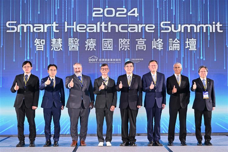 經濟部25日舉辦2024智慧醫療國際高峰論壇，為臺灣生醫產業布局智慧醫療新商機，讓臺灣AI智慧醫療被全世界看見。