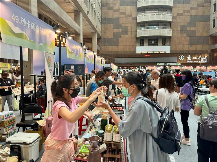 花蓮好物展熱鬧滾滾 週末假日歡迎到臺北車站一樓大廳感受花蓮魅力