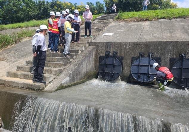 積極防護葡萄桑颱風及低壓帶環流之應變整備水利署加強防汛重點—三河分署-眉溪埔里向善堤防水門查核