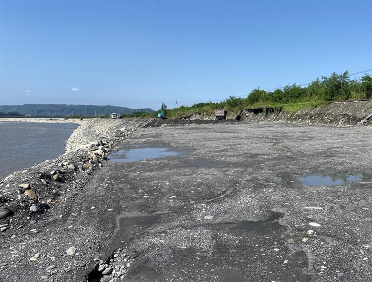 積極防護葡萄桑颱風及低壓帶環流之應變整備水利署加強防汛重點—四河分署-彰化縣二水鄉堤段完成保護及河道整理整備作業