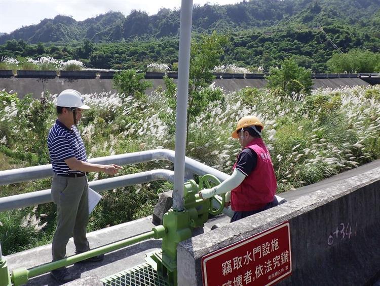 7東北季風及潭美颱風外圍環流嚴防豪雨，經濟部提前開設應變小組加強因應—八河分署嘉豐堤防抽驗轄管水門