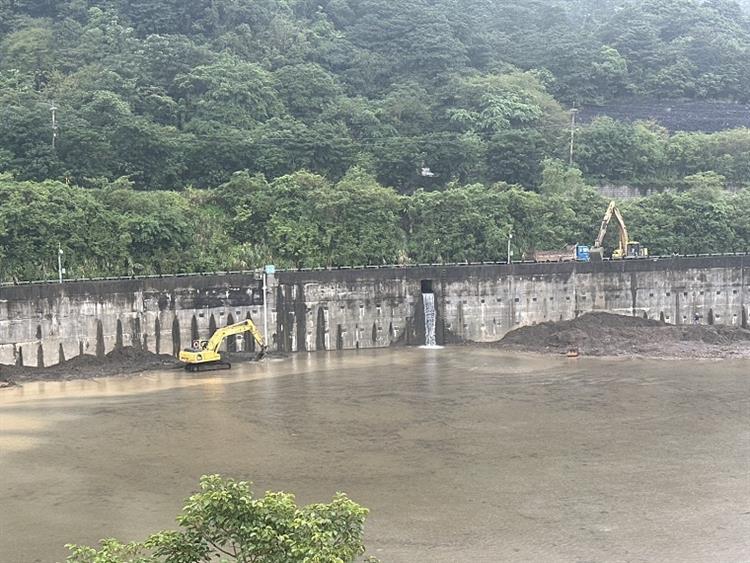 9東北季風及潭美颱風外圍環流嚴防豪雨，經濟部提前開設應變小組加強因應—十河分署員山子靜水池及河道淤土疏濬