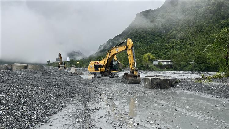 水利署已增加人員機具 隨時進場封堵馬太鞍溪溢流溪水