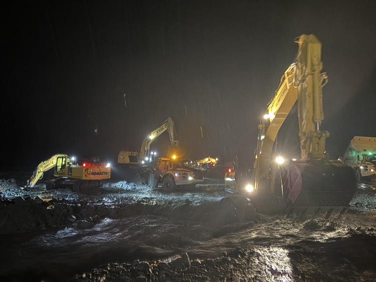 1水利署徹夜趕工已完成河道改道及封堵 今日力拼明利社區復原工作