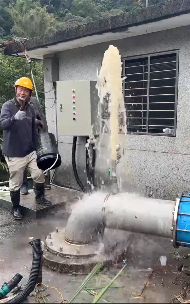 增設東勢坑溪抽水設備管件及配電盤銜接完成測試成功
