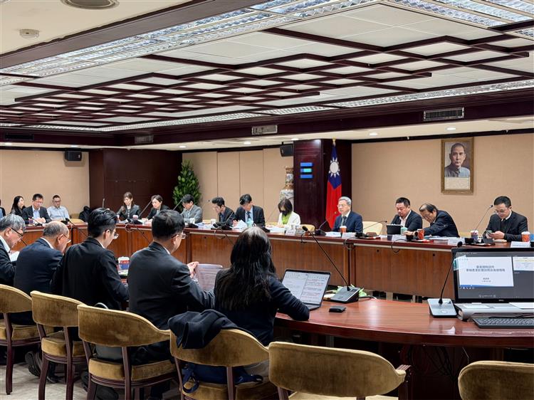 與車輛業者座談  龔部長：30億元專案補助業者建立車型自主研發能量