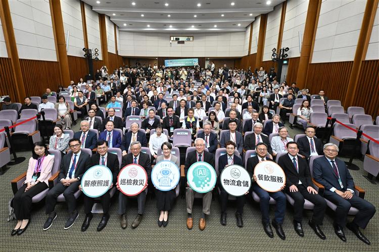經濟部設立「智慧機器人創新與應用研發中心」，引領臺灣在全球智慧機器人版圖中搶占先機。