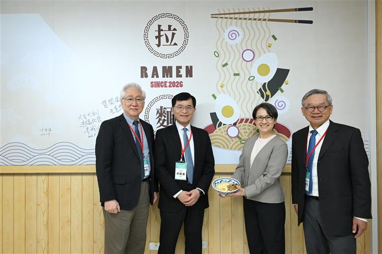 智慧機器人創新與應用研發中心今開幕，副總統蕭美琴於「工研拉麵店」祝賀開張大吉、生意興隆。