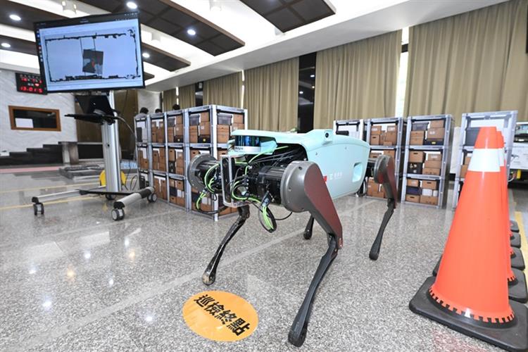 國產四足機器人結合 LiDAR 光達、自主定位與自主避障等技術，可於未知環境自主完成巡檢任務