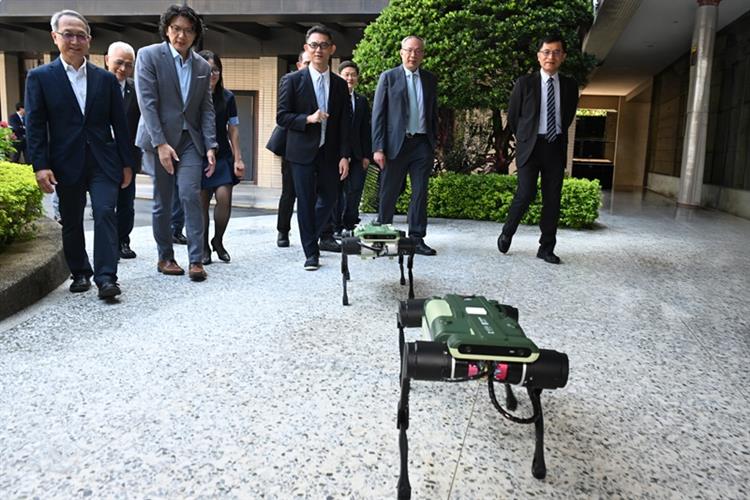 經濟部推動國產四足機器人研發平台，以「攜手產業共創開發」為核心，結合工研院跨域研發能量及國內供應鏈，攜手國內產業發展國產關鍵模組及原型機