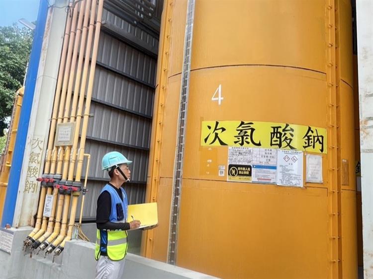 巴威颱風逼近 台水加強整備 守護供水穩定-淨水用藥儲存量檢查