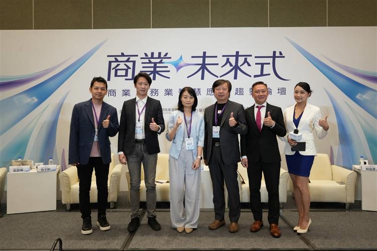 圖說：商業署署長蘇文玲與台灣微軟李光耀總經理（右3）、創星物聯林俊彥總經理（右2）、威許移動徐子軒執行長（左2）、數辰科技高辰晞執行長（左1）交流分享