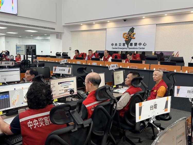 2.中央應變中心召開第四次工作會議  防救災工作不鬆懈，並啟動農損及淹水救助