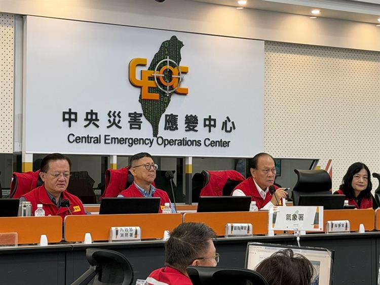 2.行政院政務委員季連成主持中央災害應變中心召開第六次工作會議