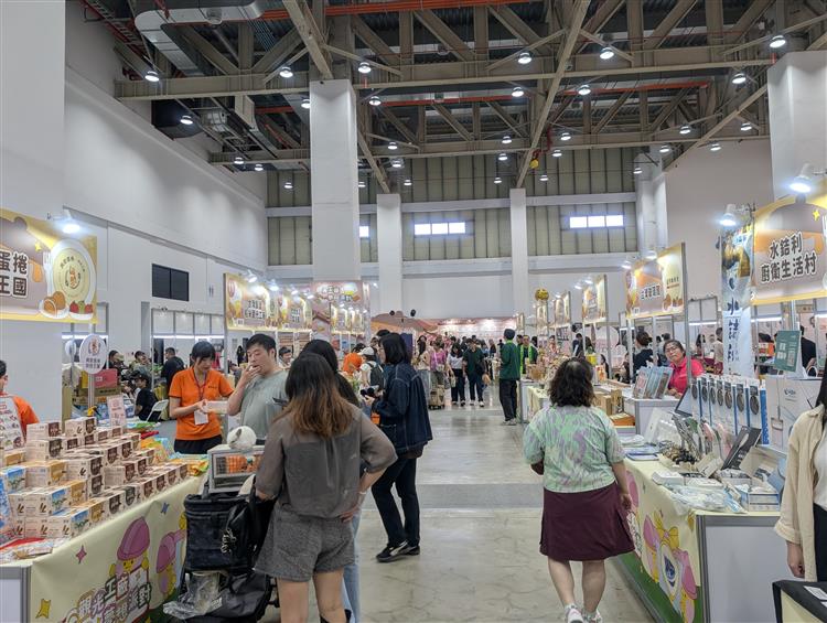 本日經濟部產業發展署邀集全臺30家觀光工廠於臺中國際會展中心舉辦觀光工廠夢想派對中部專展，現場有許多體驗及優惠活動，歡迎民眾於本周週末前往參觀。