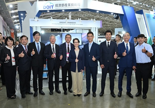 MOEA Showcased 42 Breakthrough Textile Innovations at TITAS 2025 Partnered with Japan's Mizuno to Launch Taiwan's First 3D One-Piece Formed Shoe